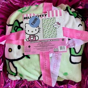 Hello Kitty Twin Plush Blanket Green with Bows & Dots Super Soft 60x90 New